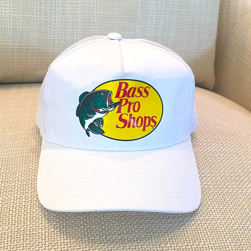 Bass Pro Shops White Fishing Hat / White w Front Fish Screen-print / OSFM